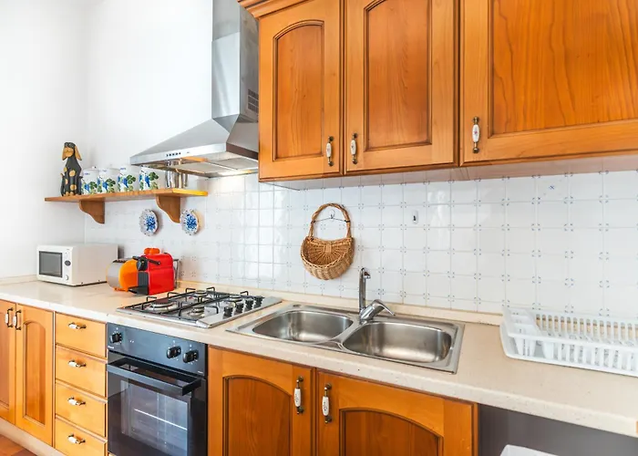 3 Bedroom 1 Bt Flat Balcony A/c Wi-fi Apartamento *