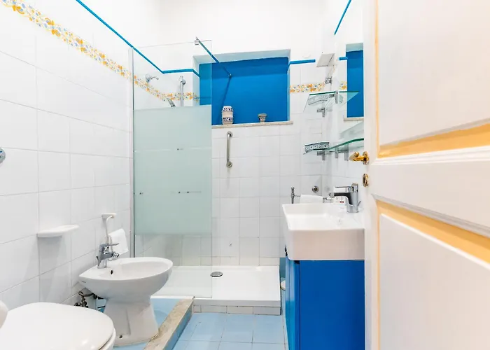 3 Bedroom 1 Bt Flat Balcony A/c Wi-fi *