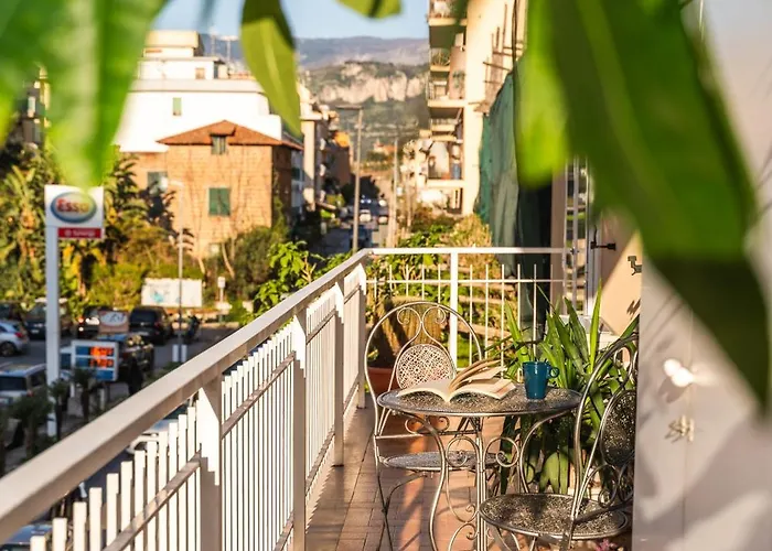 3 Bedroom 1 Bt Flat Balcony A/c Wi-fi *