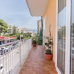 3 Bedroom 1,5 Bt Flat Balcony A C Wi-fi Apartment *