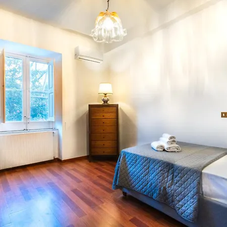 3 Bedroom 1 Bt Flat Balcony A/c Wi-fi