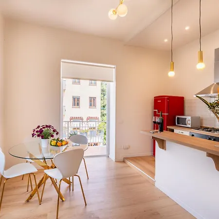 3 Br 1 Bt Flat Balcony A/c Wi-fi *