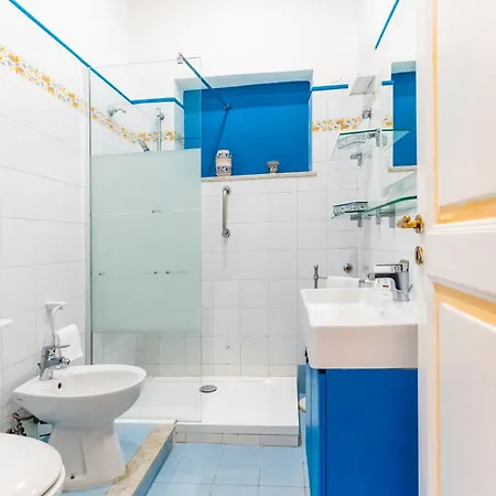 3 Bedroom 1 Bt Flat Balcony A/c Wi-fi *